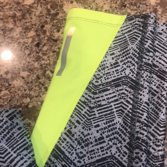 Nike Dri-fit  x small leggings with back zipper. - Picture 3 of 4